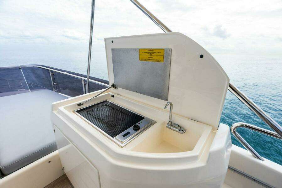 2018 Ferretti Yachts 800