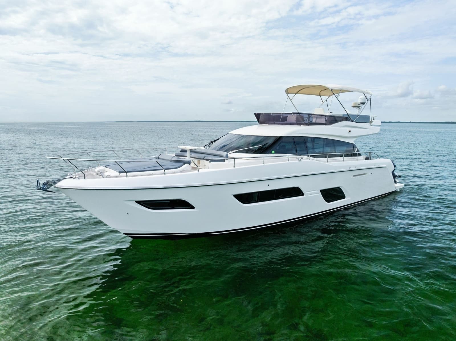 2018 Ferretti Yachts 800