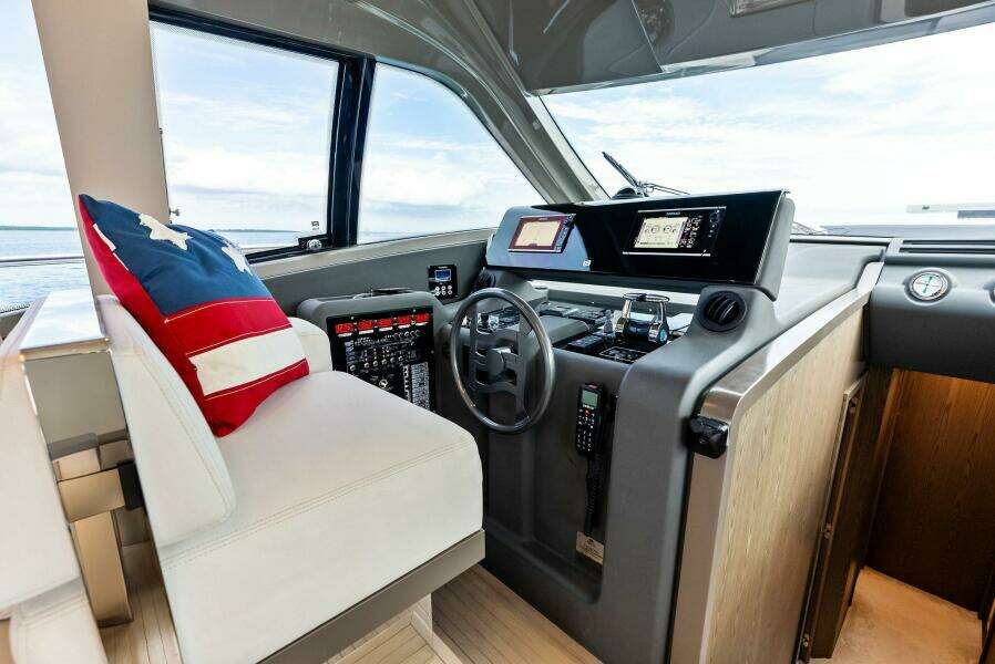 2018 Ferretti Yachts 800