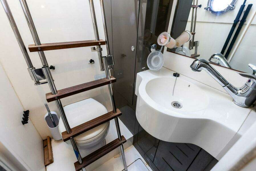 2018 Ferretti Yachts 800