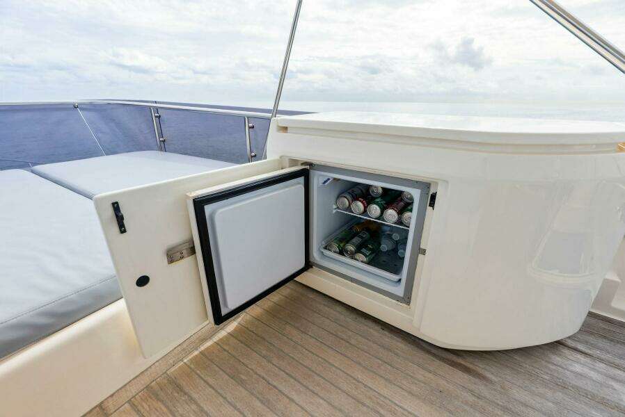 2018 Ferretti Yachts 800