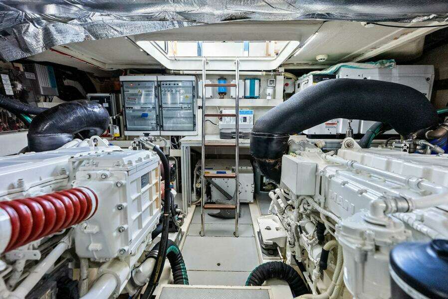 2018 Ferretti Yachts 800