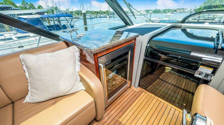 2013 Sea Ray 610 SUNDANCER