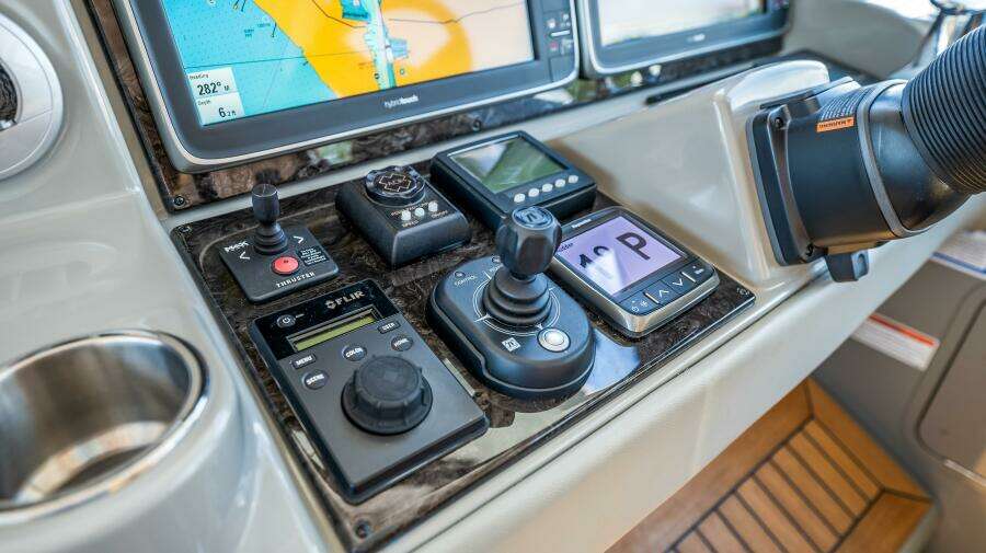 2013 Sea Ray 610 SUNDANCER