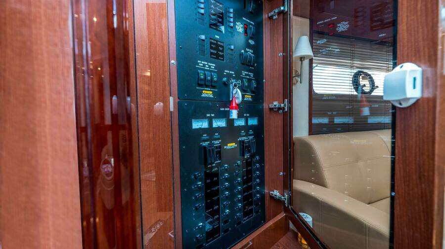 2013 Sea Ray 610 SUNDANCER