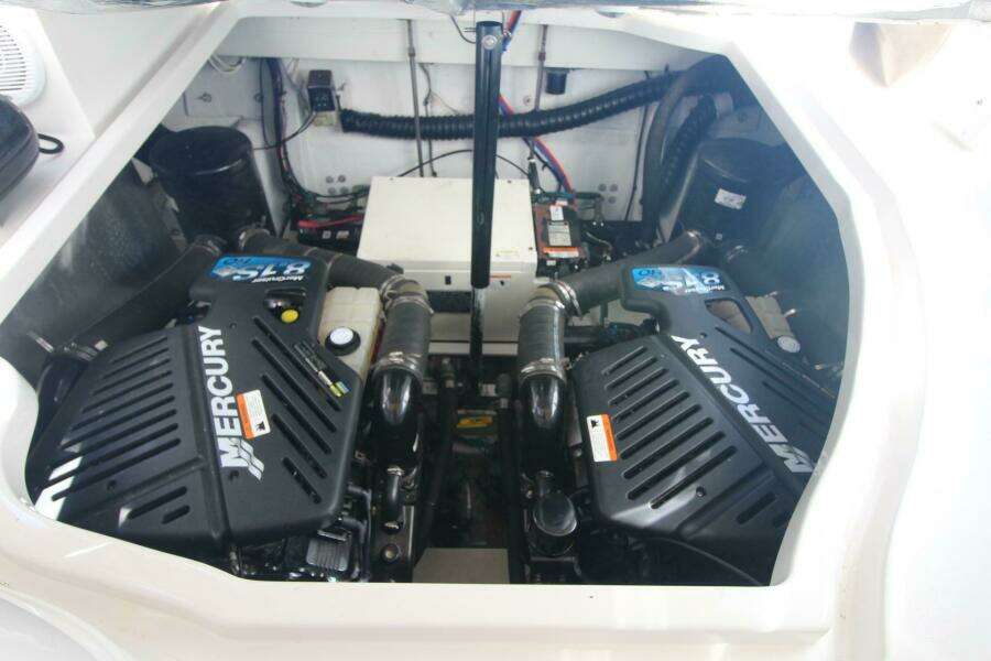 2004 Larson 370 Cabrio