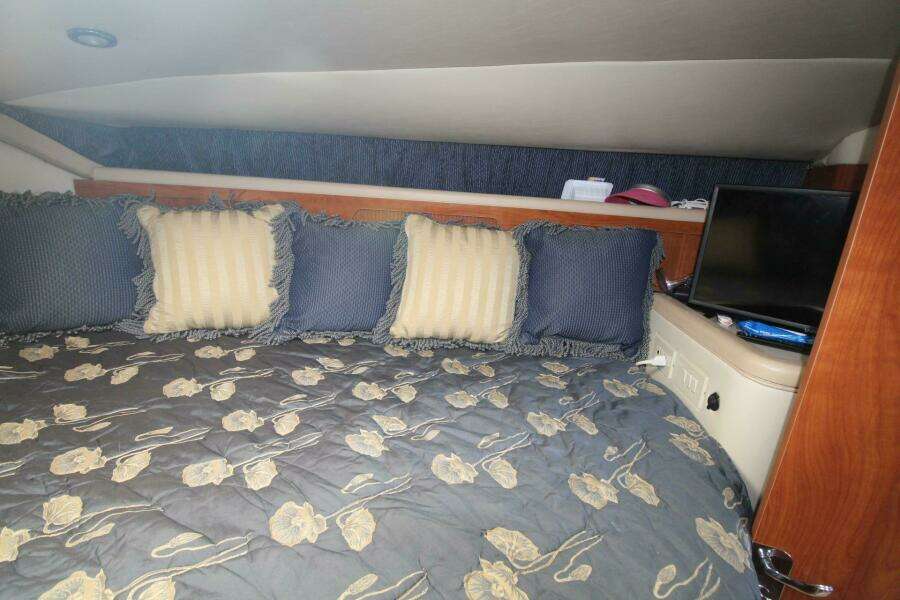 2004 Larson 370 Cabrio