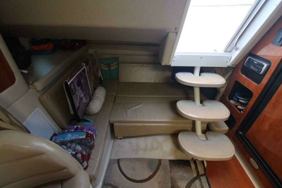 2004 Larson 370 Cabrio