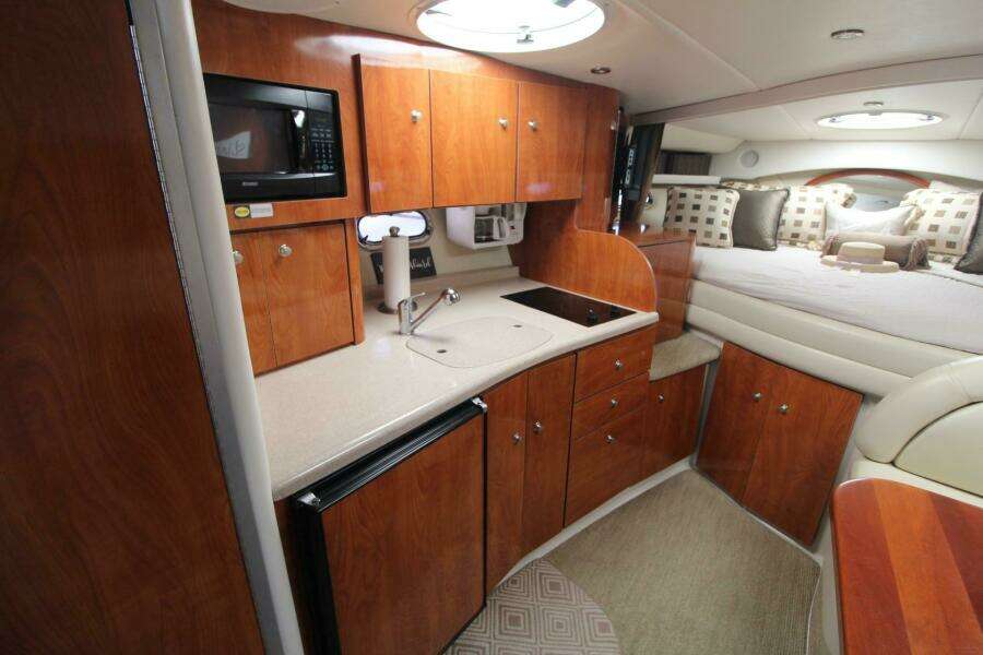 2004 Four Winns 348 Vista