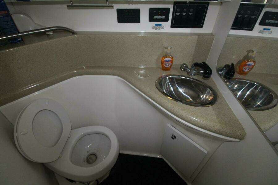 1998 Wellcraft 3200 Martinique