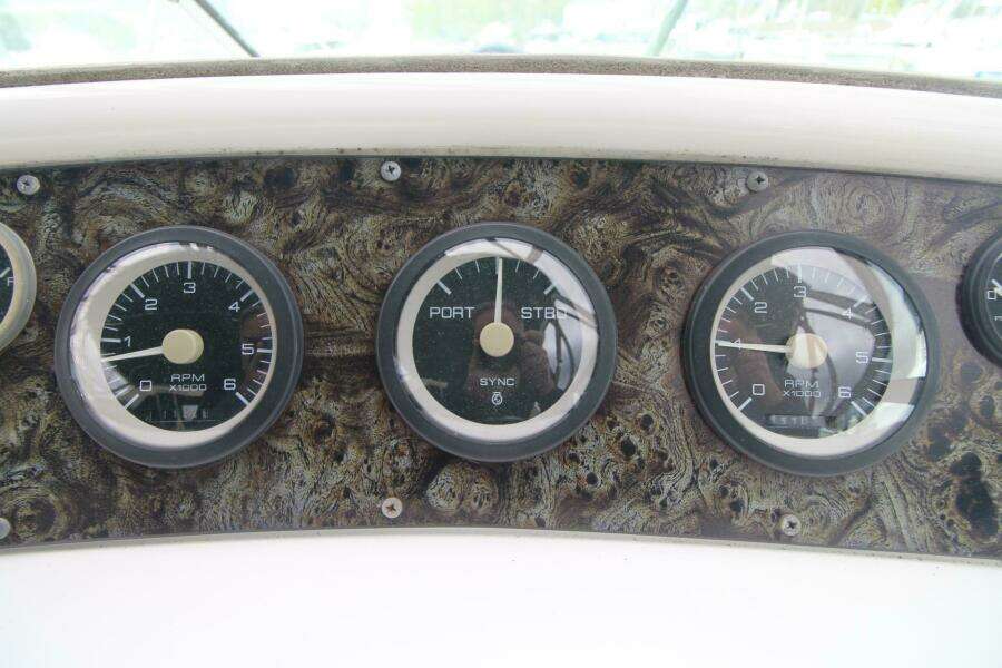 1998 Wellcraft 3200 Martinique