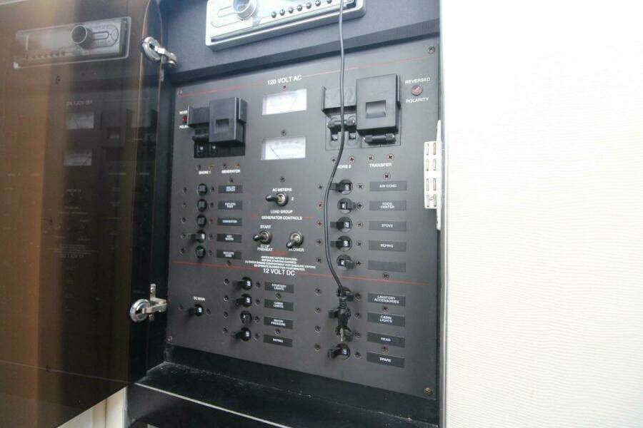 1998 Wellcraft 3200 Martinique