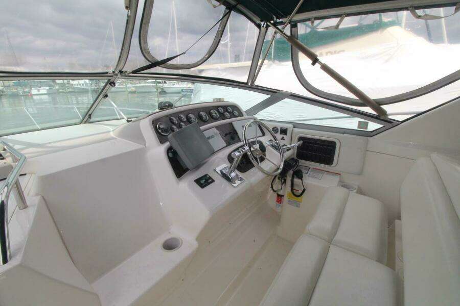 1998 Wellcraft 3200 Martinique