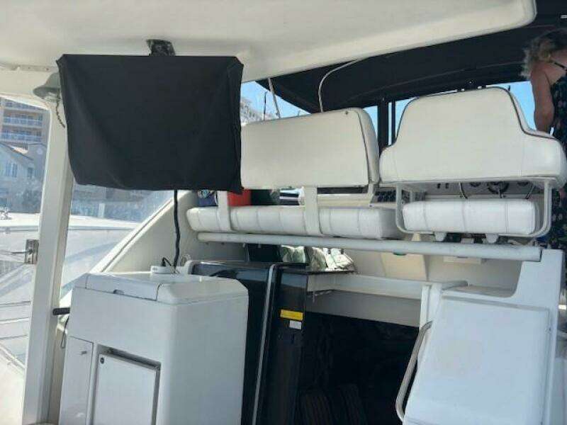 1996 Carver 355 Aft Cabin