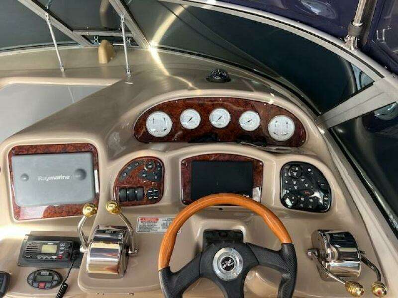 2005 Sea Ray 320 Sundancer