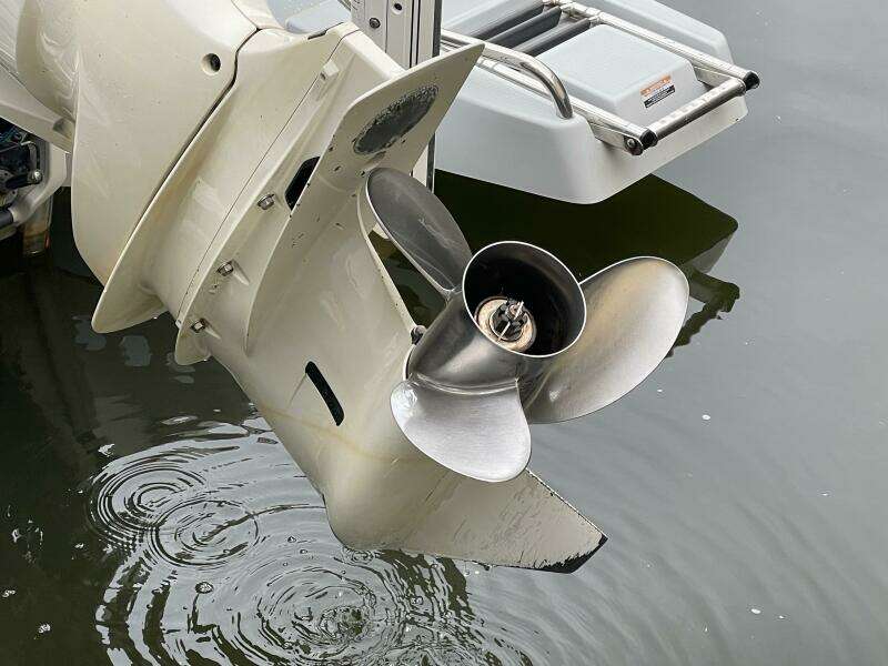 2022 Robalo Cayman 246 SD