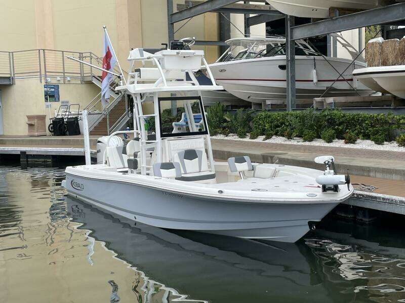 2022 Robalo Cayman 246 SD