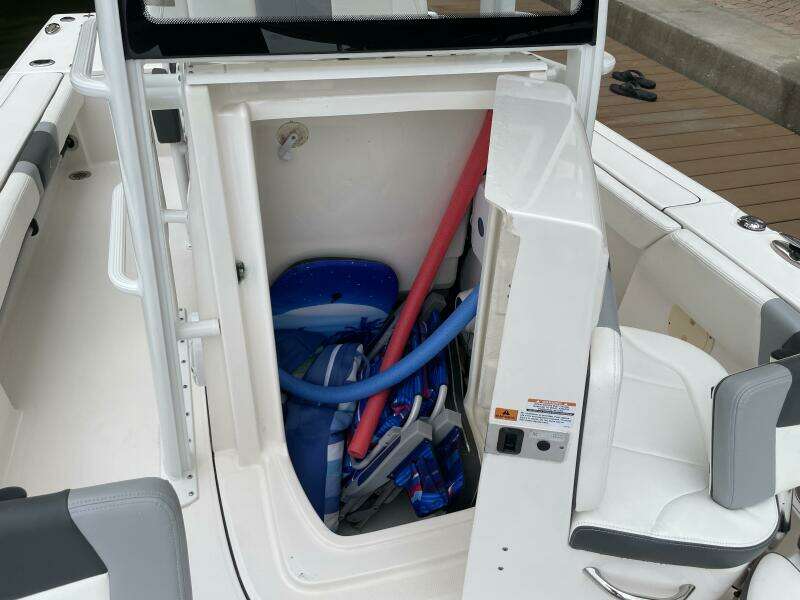 2022 Robalo Cayman 246 SD