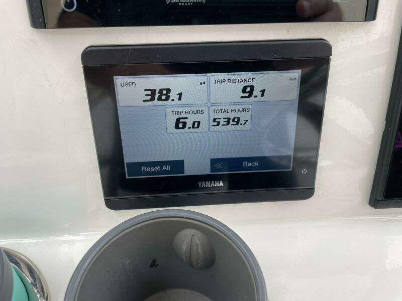 2022 Robalo Cayman 246 SD