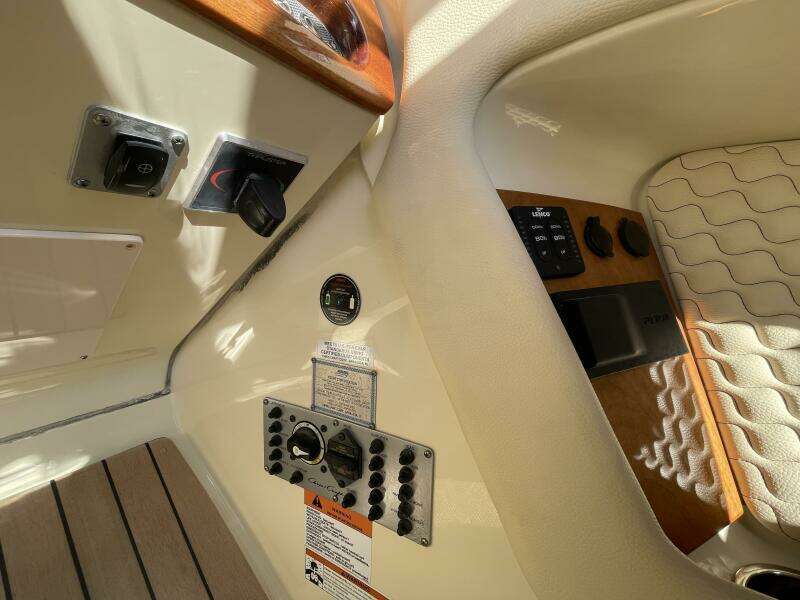 2020 Chris-Craft Launch 28 GT