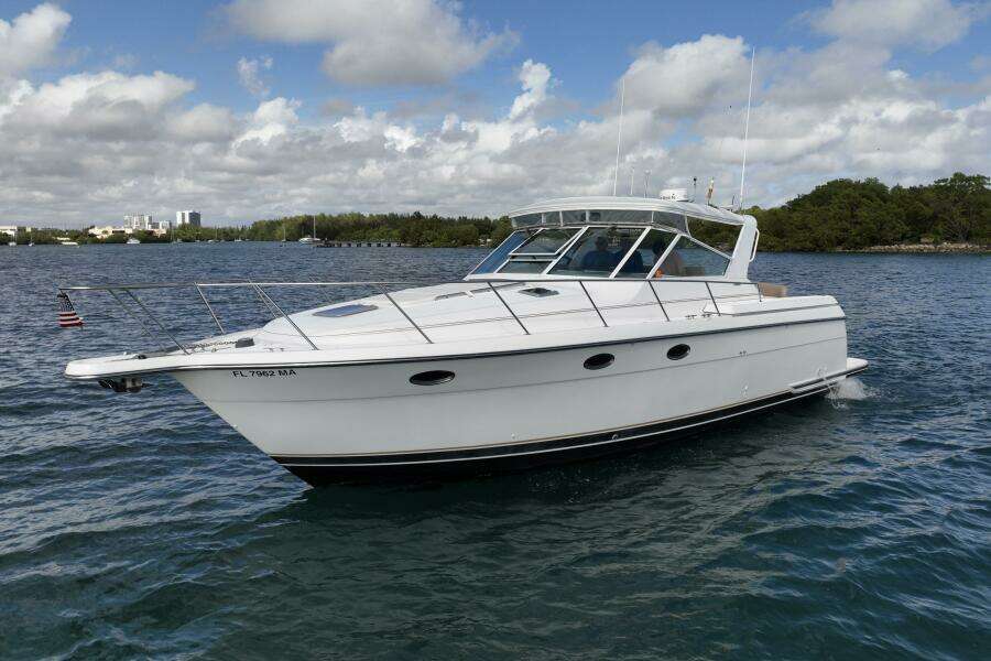 2000 Tiara Yachts 3500 Express