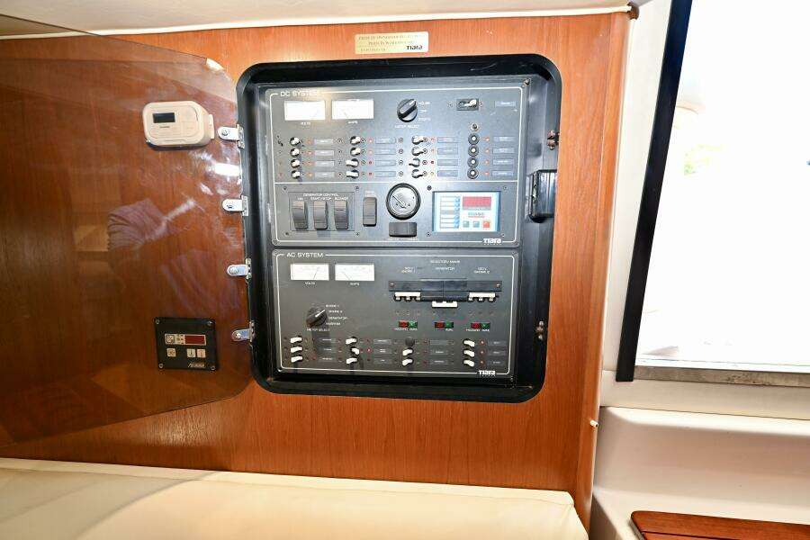 2000 Tiara Yachts 3500 Express