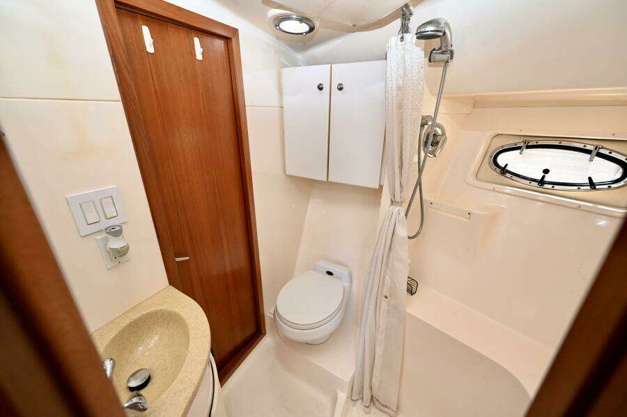 2000 Tiara Yachts 3500 Express