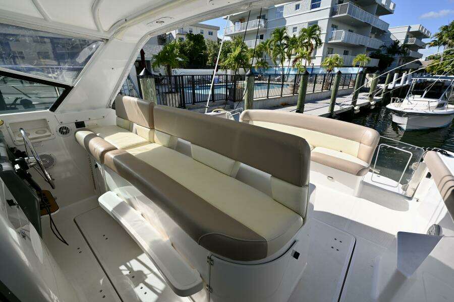 2000 Tiara Yachts 3500 Express