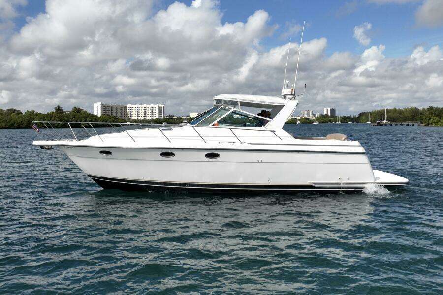2000 Tiara Yachts 3500 Express