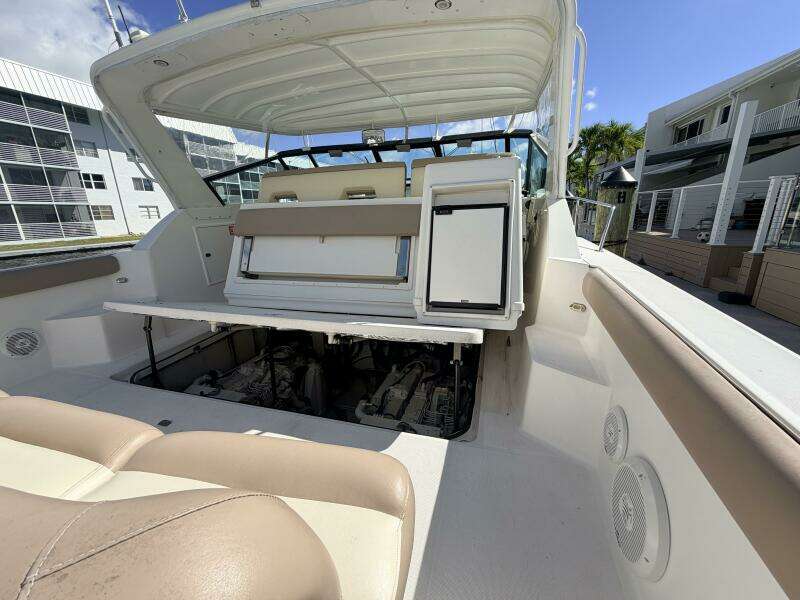 2000 Tiara Yachts 3500 Express