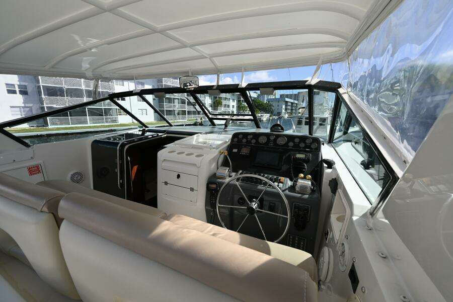 2000 Tiara Yachts 3500 Express