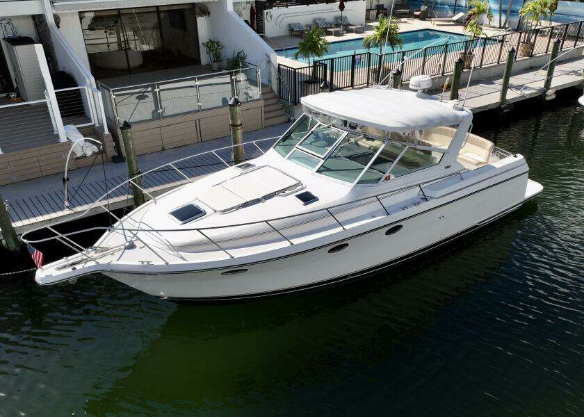 2000 Tiara Yachts 3500 Express
