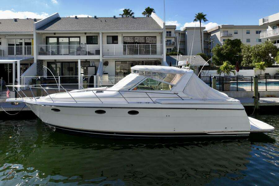 2000 Tiara Yachts 3500 Express