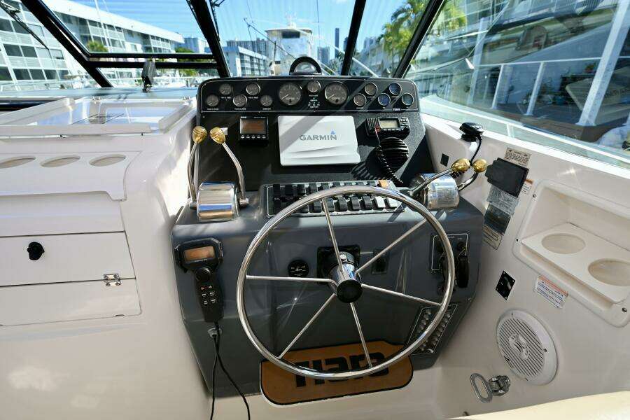 2000 Tiara Yachts 3500 Express