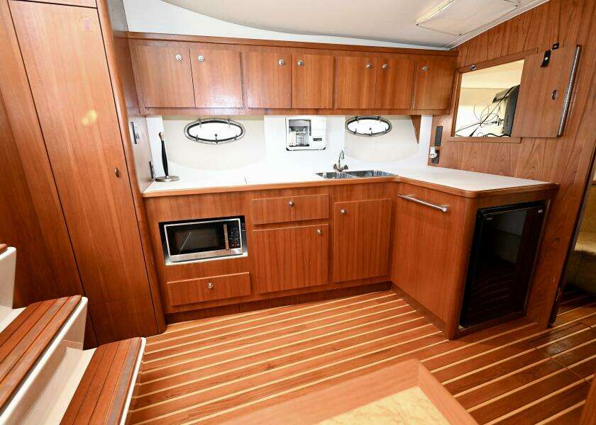 2000 Tiara Yachts 3500 Express