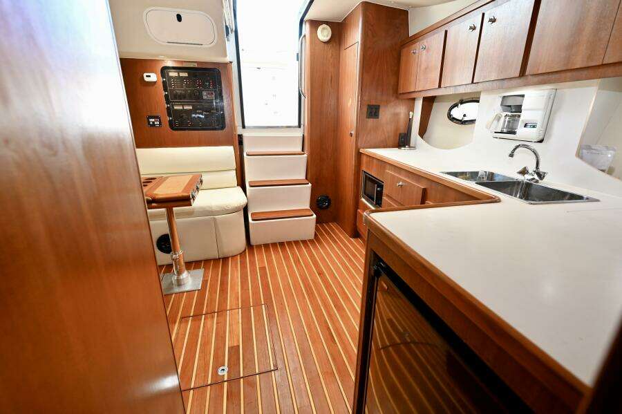2000 Tiara Yachts 3500 Express