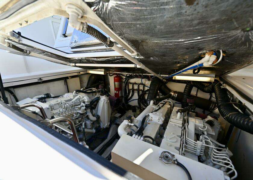 2000 Tiara Yachts 3500 Express