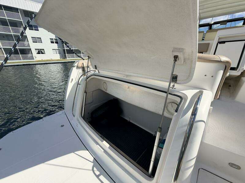 2000 Tiara Yachts 3500 Express