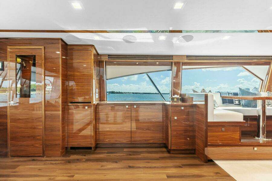 2026 Viking 82 Convertible- TEAM HARVEY I- Salon