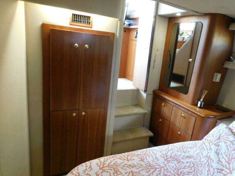 2003 Cruisers Yachts 3750 Motoryacht