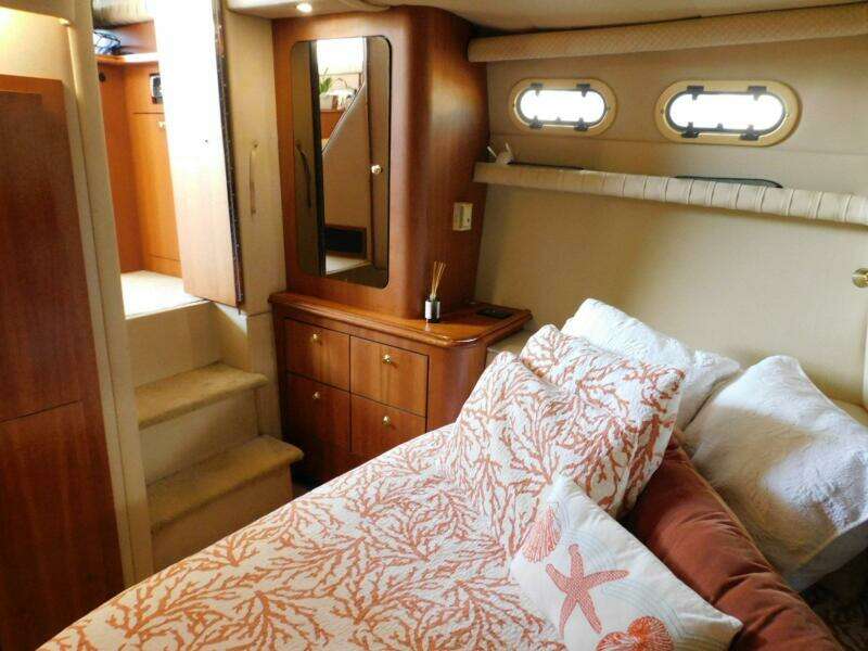 2003 Cruisers Yachts 3750 Motoryacht