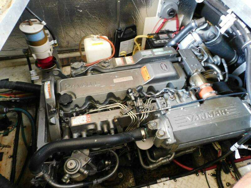 2003 Cruisers Yachts 3750 Motoryacht