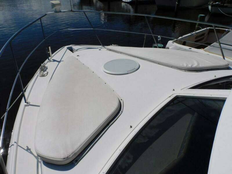 2003 Cruisers Yachts 3750 Motoryacht