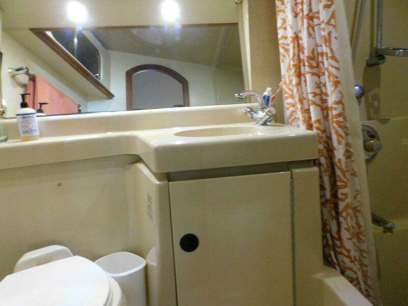 2003 Cruisers Yachts 3750 Motoryacht