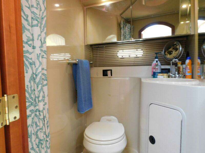 2003 Cruisers Yachts 3750 Motoryacht