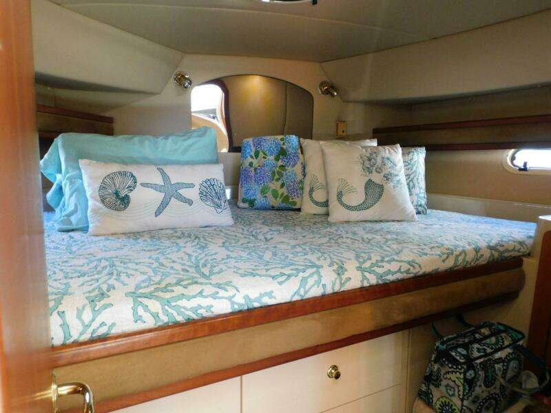 2003 Cruisers Yachts 3750 Motoryacht