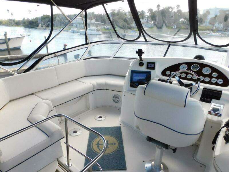 2003 Cruisers Yachts 3750 Motoryacht