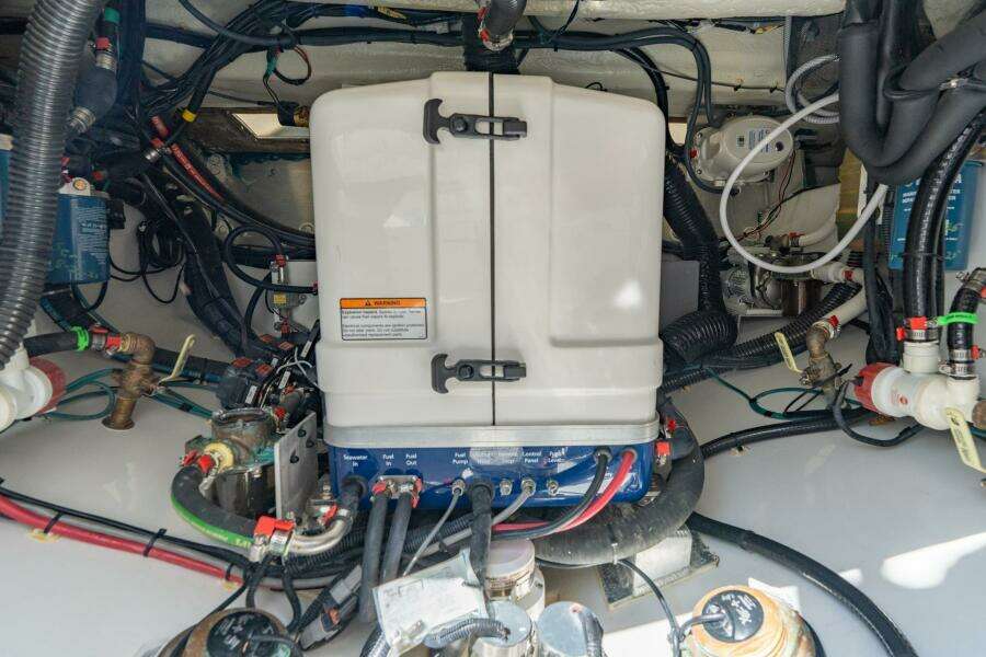 2025 Everglades 375 Center Console