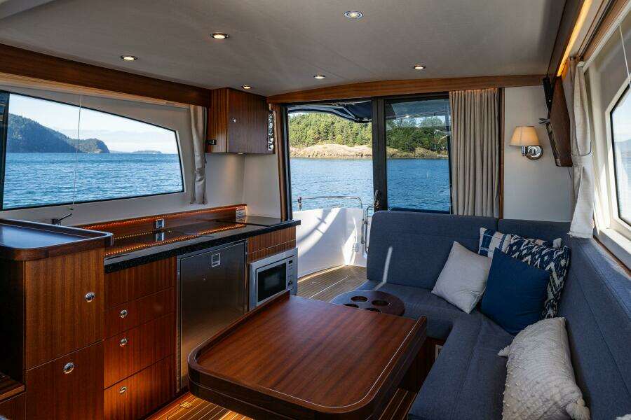 2023 Nimbus 405 Flybridge