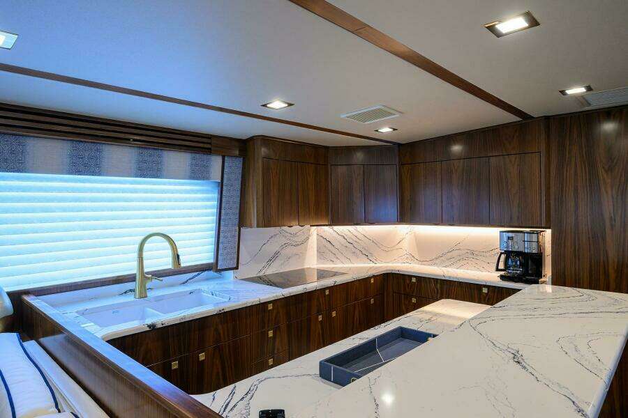 Viking 80 - KEMOSABE - Galley